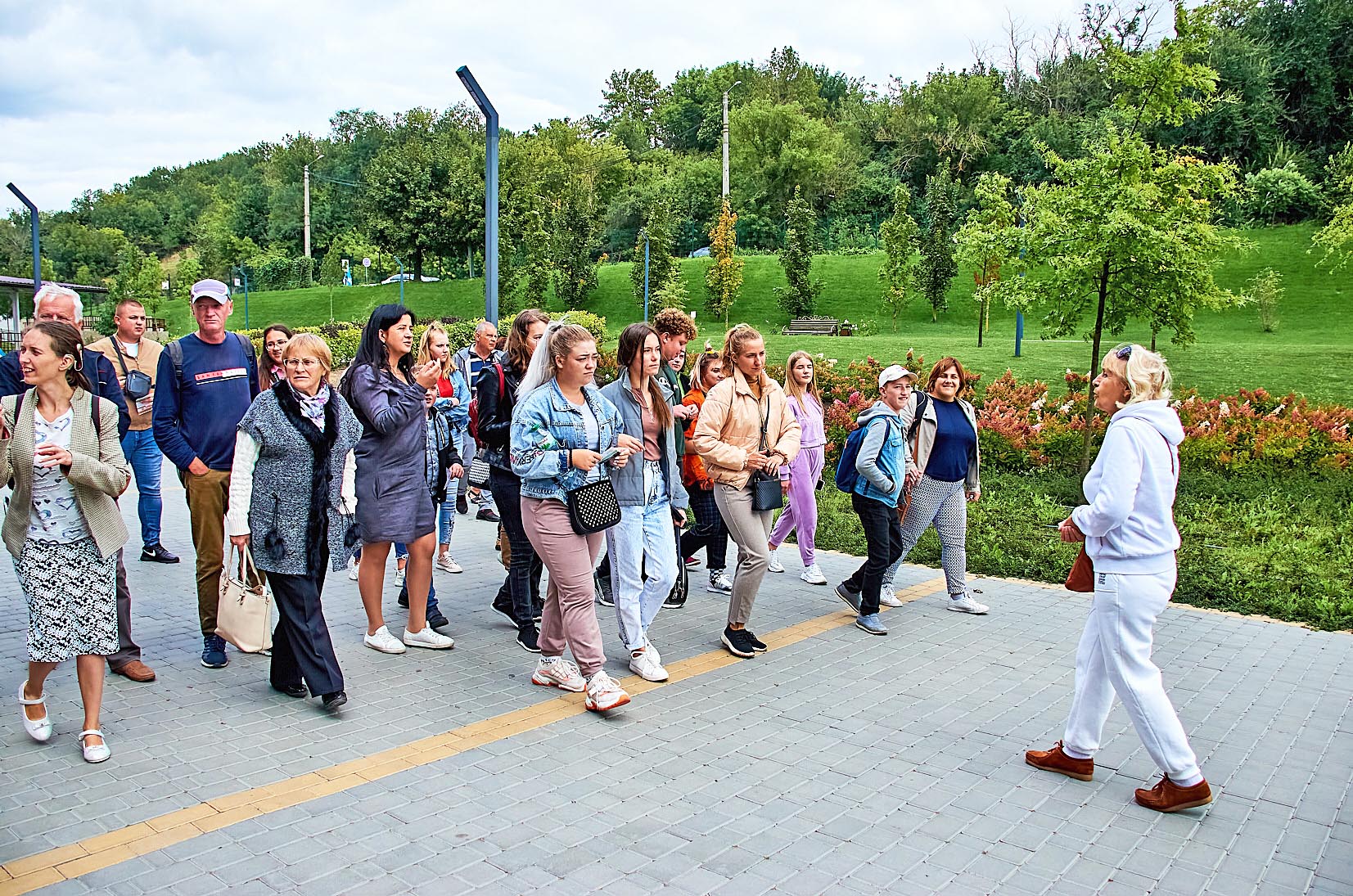 Команда проєкту йде туристськими стежками, оцінюючи доступність кожної пам’ятки для людей з особливими потребамию Фото надали автори проєкту