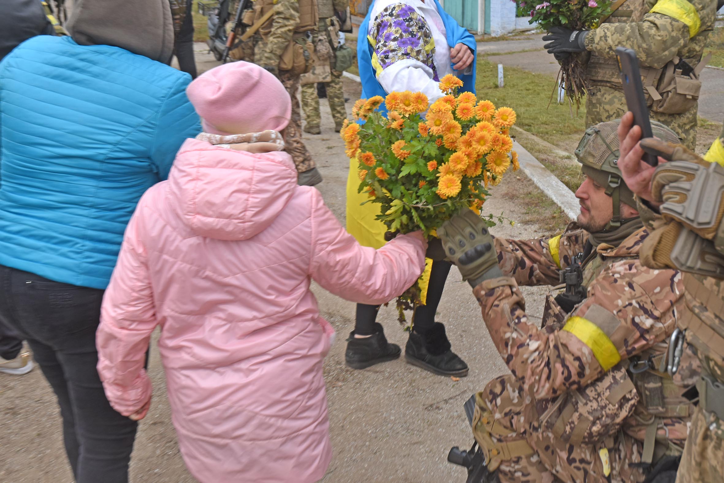 Місцеві громади радо вітають наших мужніх воїнів