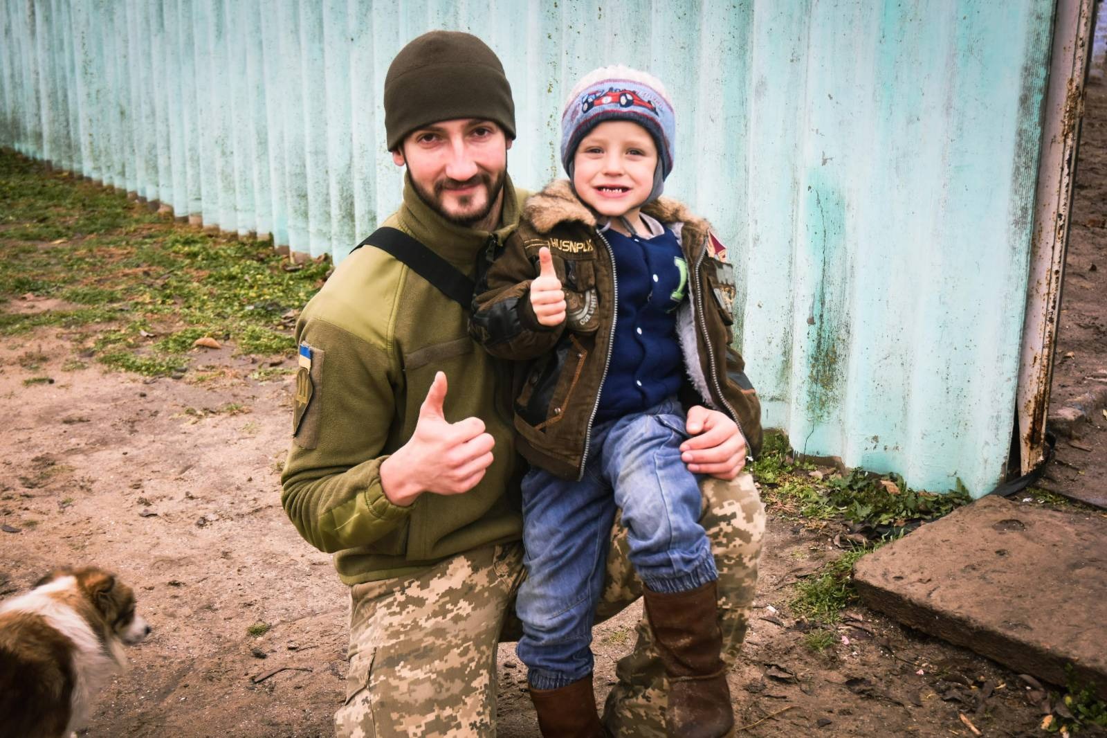 Автор відео, яке наробило стільки галасу в інтернеті, старший лейтенант Валерій Юрик знову зустрівся з героєм свого сюжету. Фото автора