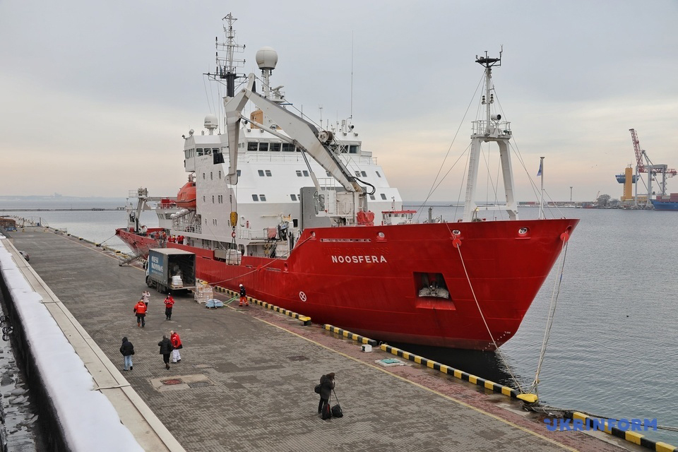 Для досліджень у морських водах Антарктики заплановано залучити наше науково- дослідне судно «Ноосфера». Фото з сайту ukrinform.ua