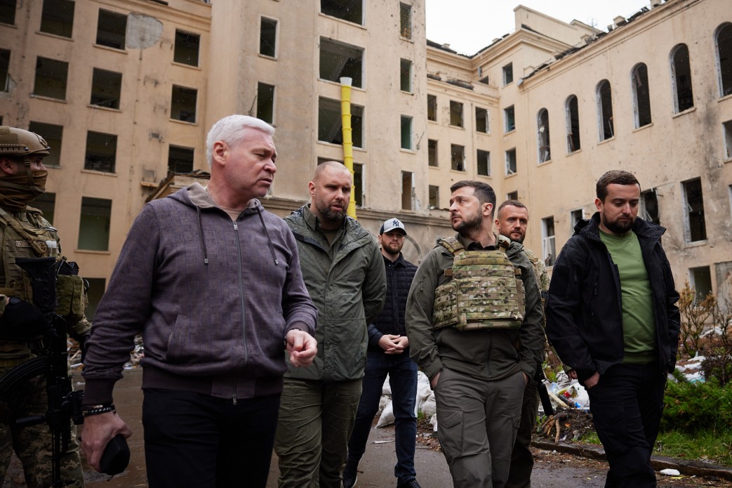 Володимир Зеленський переконаний, що нові будинки потрібно зводити обов’язково з бомбосховищами та укриттями. Фото з сайту president.gov.ua 