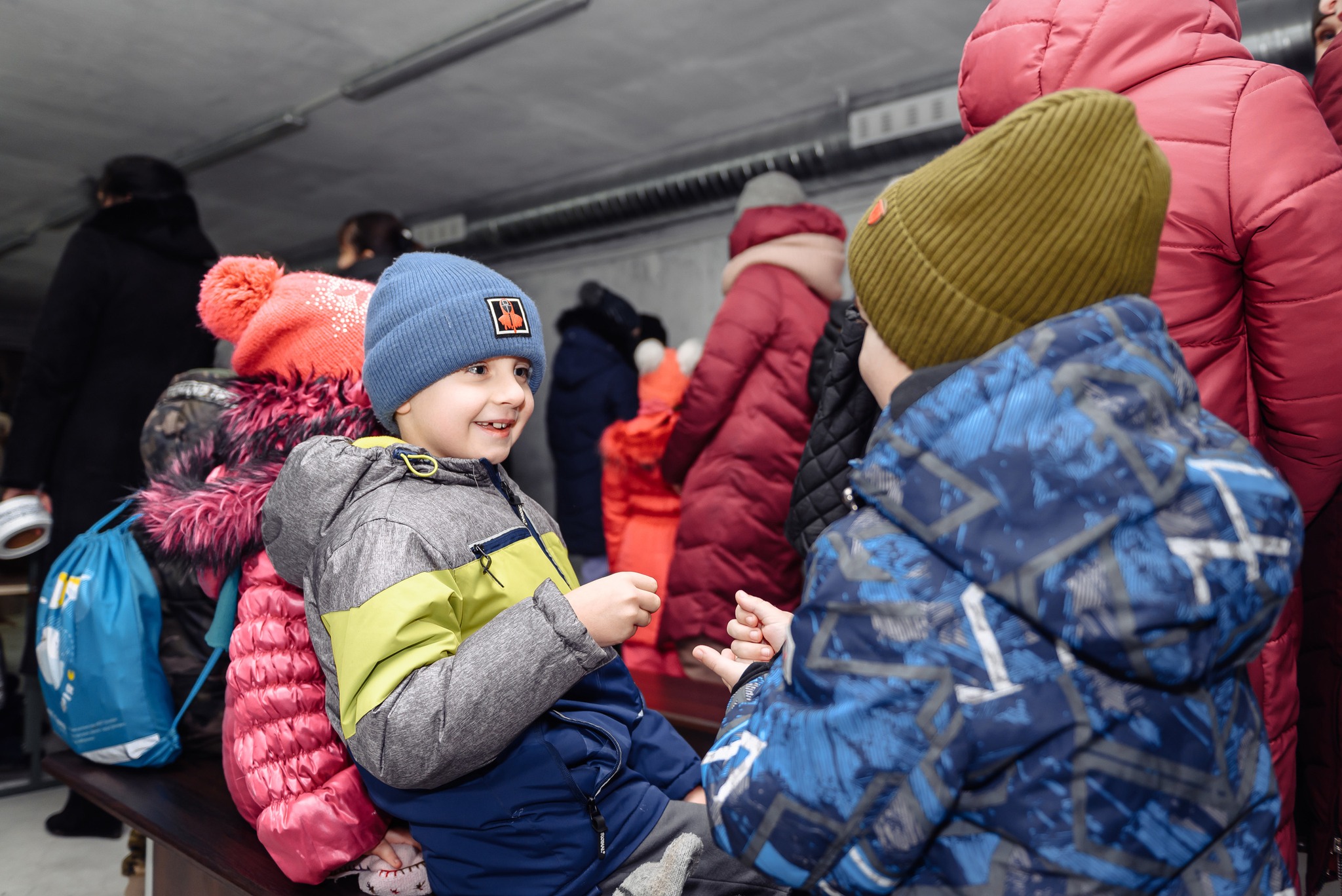 Емоції під час відкриття у селі Степанці укриття для школярів. Фото зі сторінки БФ «МХП-Громаді» у соцмережі