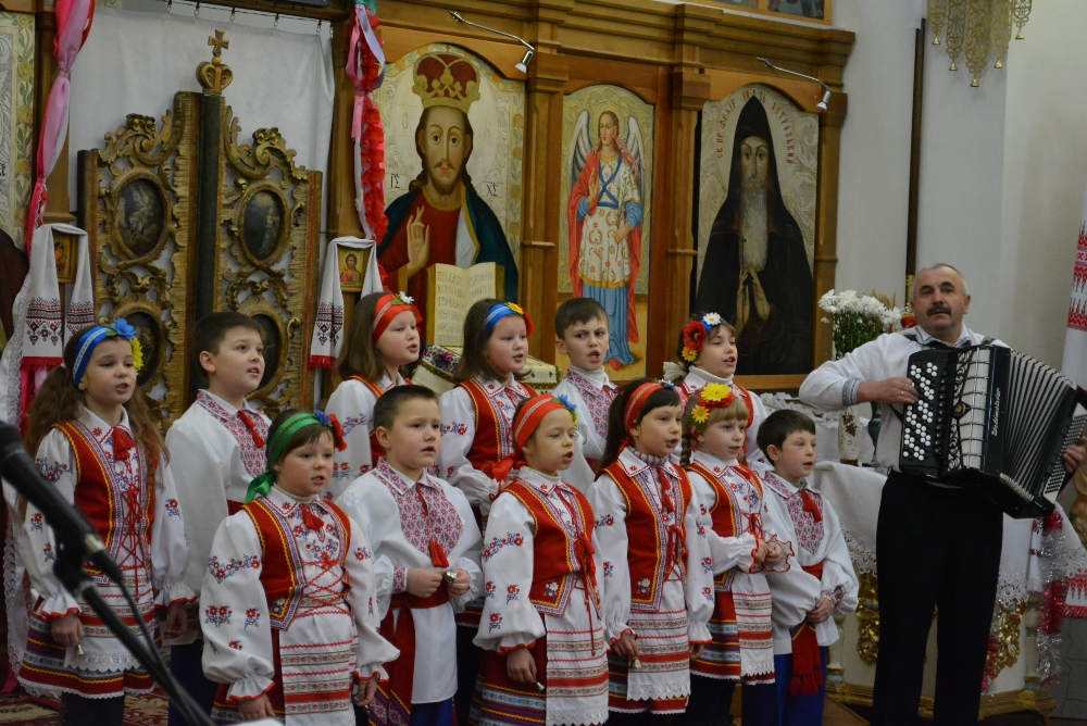 Дитячий фольклорний колектив з Острога — учасник Різдвяних піснеспівів. Фото надав автор