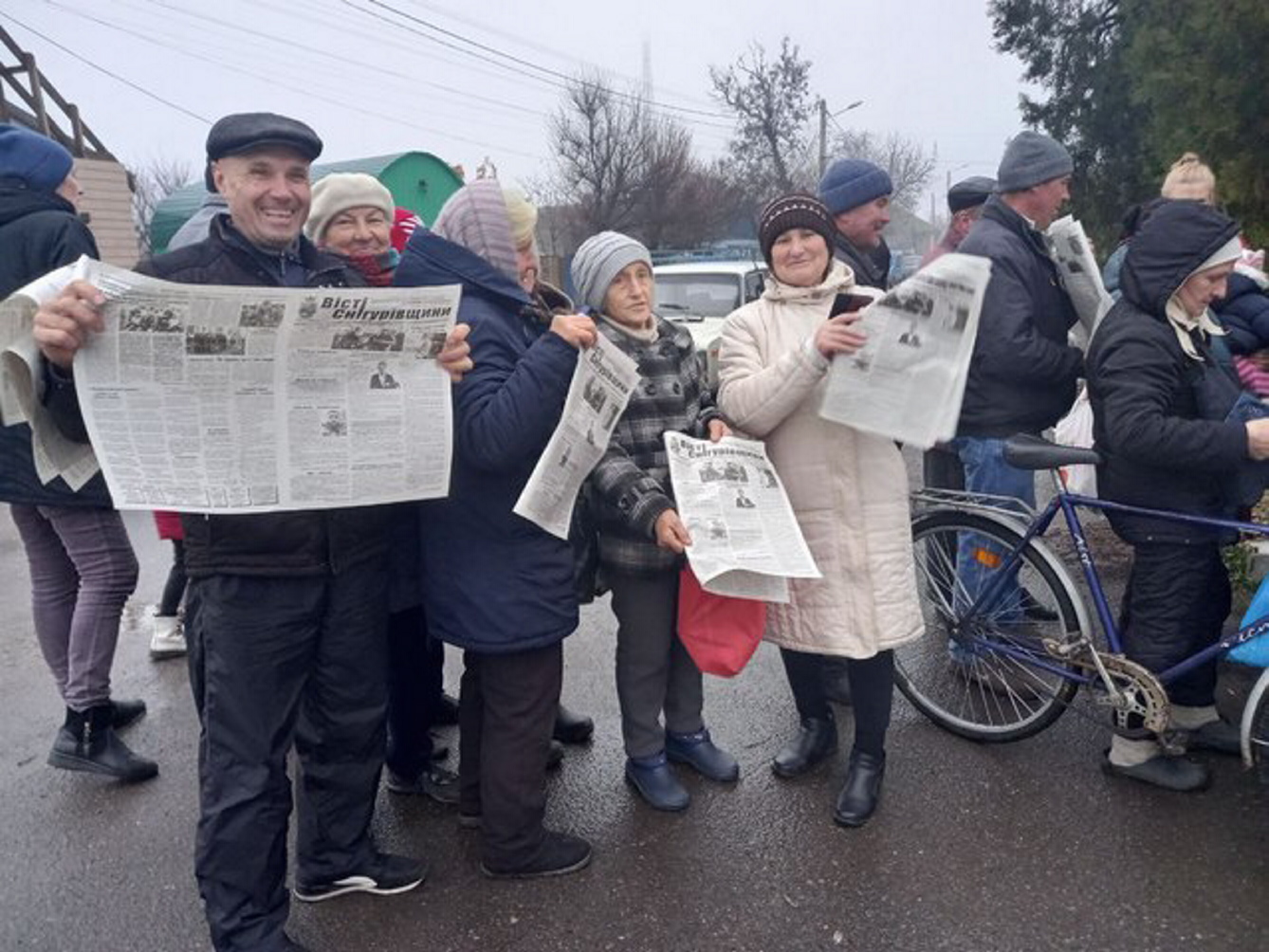 З великим інтересом жителі нещодавно визволеної Снігурівської громади, що на Миколаївщині, читали свіжий номер місцевої газети «Вісті Снігурівщини», який побачив світ за сприяння НСЖУ. З великим інтересом жителі нещодавно визволеної Снігурівської громади, що на Миколаївщині, читали свіжий номер місцевої газети «Вісті Снігурівщини», який побачив світ за сприяння НСЖУ