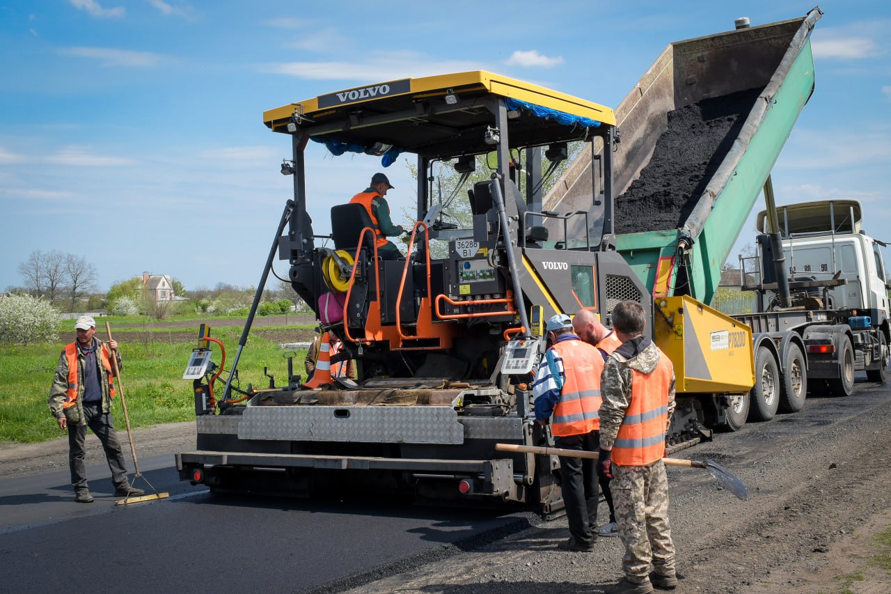 Усього 2023 року на фінансування ремонту й утримання автомобільних доріг передбачено залучити 1,14 мільярда гривень. Фото з сайту poltava.to