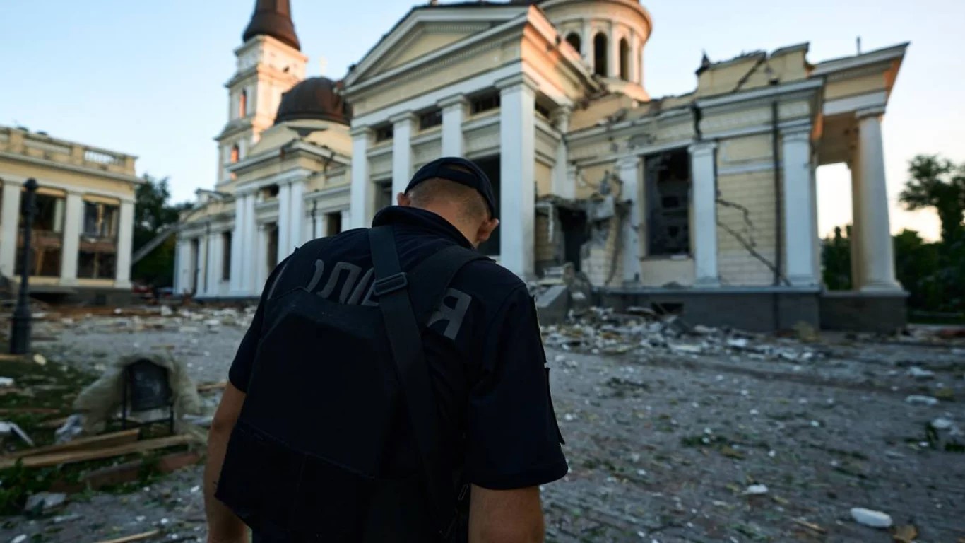 Спасо-Преображенський кафедральний собор поповнив список із кількасот українських храмів які знищив чи пошкодив агресор. Фото з сайту novyny.live