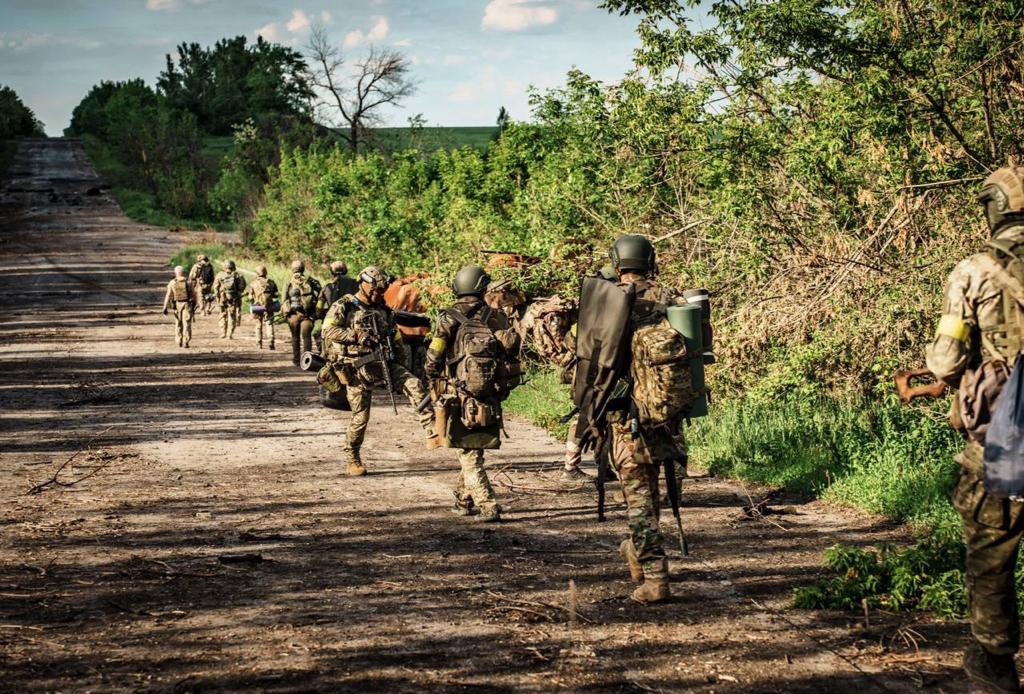 Виконувати завдання іноді доводиться далеко від батьківщини, але на якість роботи це не впливає