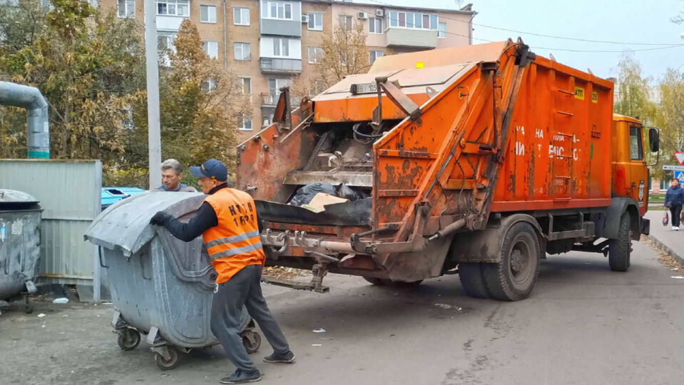 Навіть в умовах війни комунальні служби мають добре працювати. Фото з сайту pershyj.com