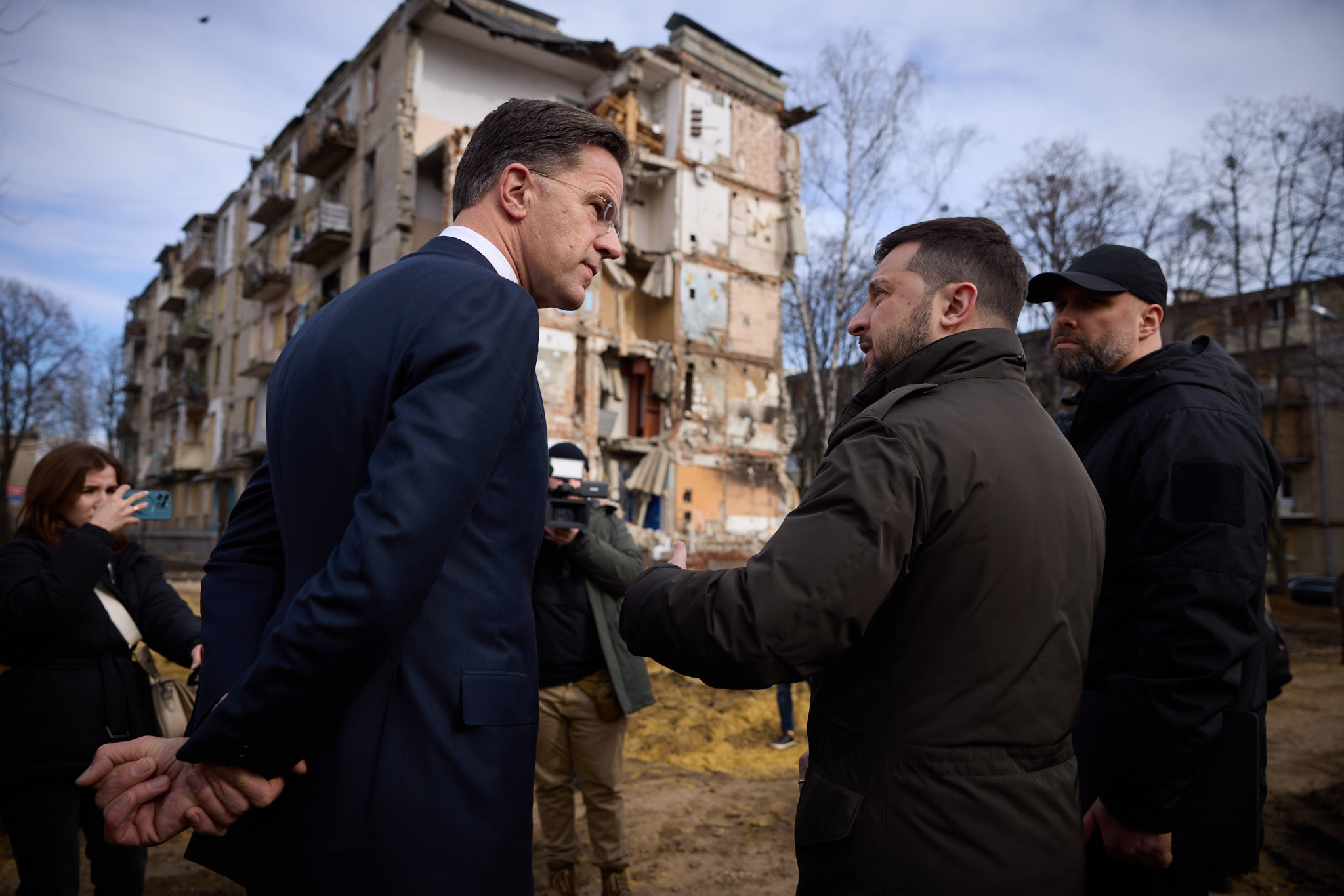 Марк Рютте на власні очі побачив наслідки обстрілів Харкова росіянами. Фото з сайту president.gov.ua