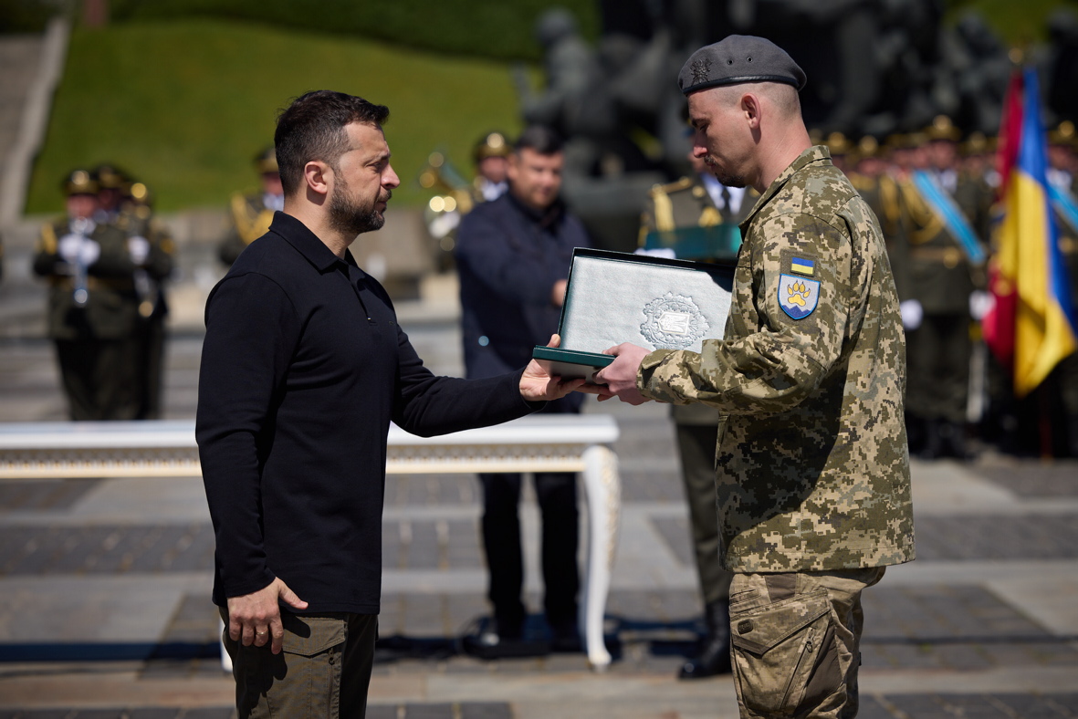 Володимир Зеленський відзначив тих, чиї сміливість і сила зберігають життя . Фото з сайту president.gov.ua