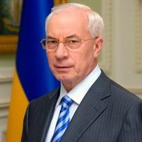 Микола АЗАРОВ: «Яка користь суспільству від такої паразитичної системи?»