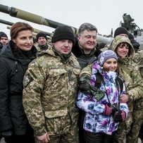 Танки й БТРи стали найкращим подарунком воякам