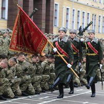 Замість мундира — камуфльований однострій