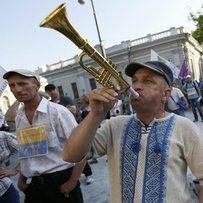 Позичальники: поки що програють, але не здаються