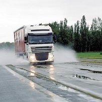 Хоч як свитку латай, респектабельним не будеш