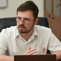 Заступник міністра охорони здоров’я, головний державний санітарний лікар Ігор Кузін: «На фоні осіннього підйому захворюваності, війни та безпекової невизначеності мати проблеми зі здоров’ям — це дуже високі ризики»