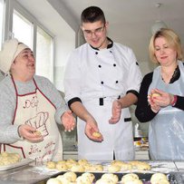 Медові сердечка та «Поцілуйки» — з любов’ю для воїнів