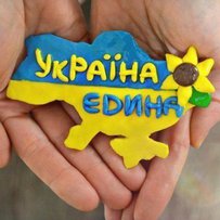 Вишиті символи Великодня і доброчинності