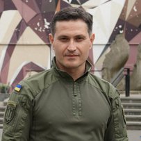 Український режисер, актор, військовослужбовець ТрО Ахтем Сеітаблаєв : «Не вкладати гроші в культуру під час війни — це злочин»